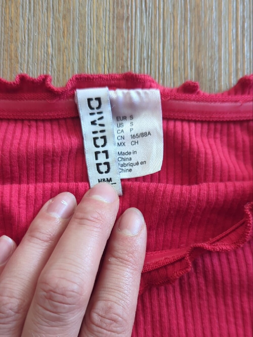 H&M Red Ribbed Off-Shoulder Crop Top - Picture 4 of 4